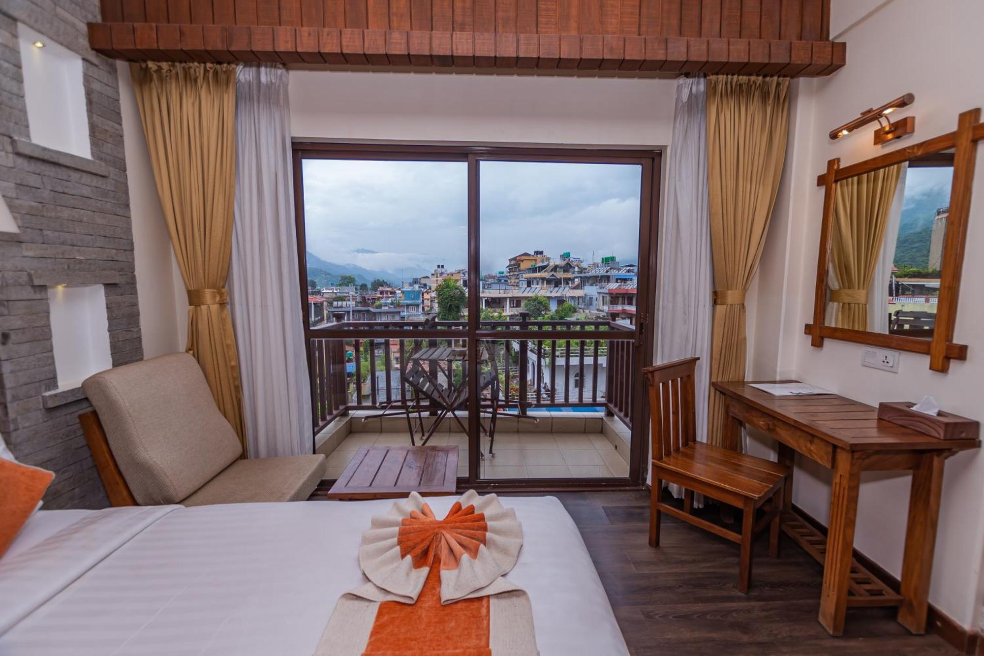 Hotel Pokhara Batika Exterior foto