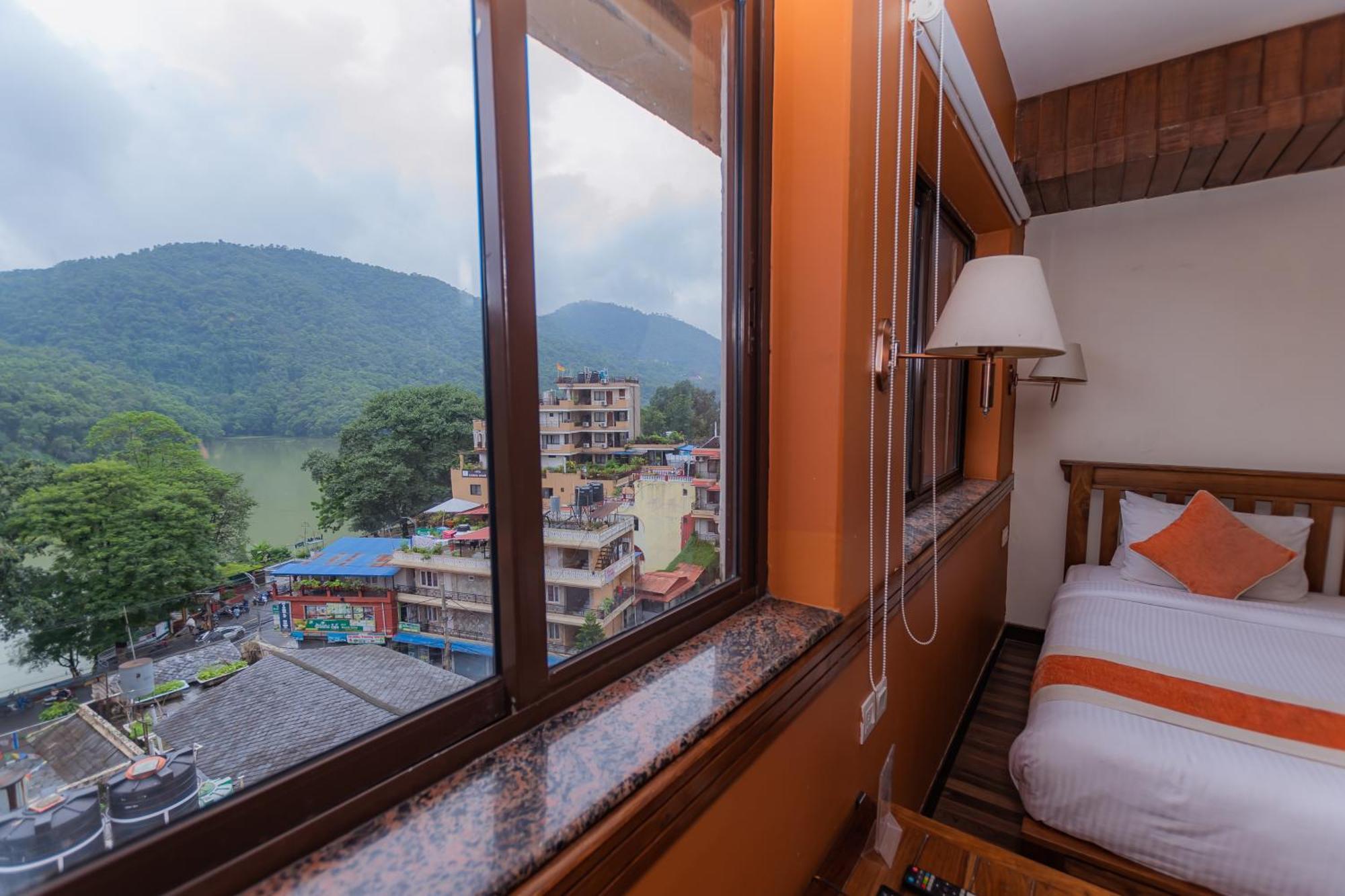 Hotel Pokhara Batika Exterior foto