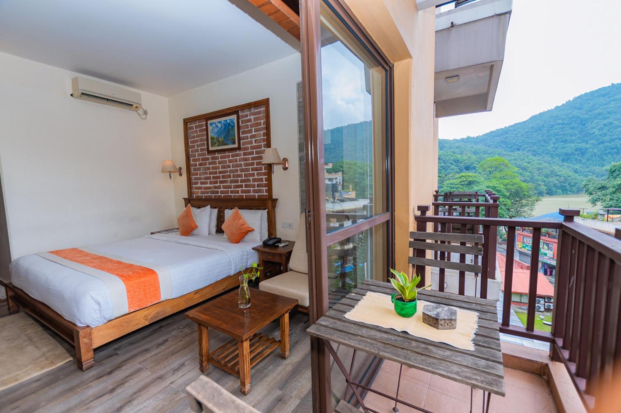 Hotel Pokhara Batika Exterior foto