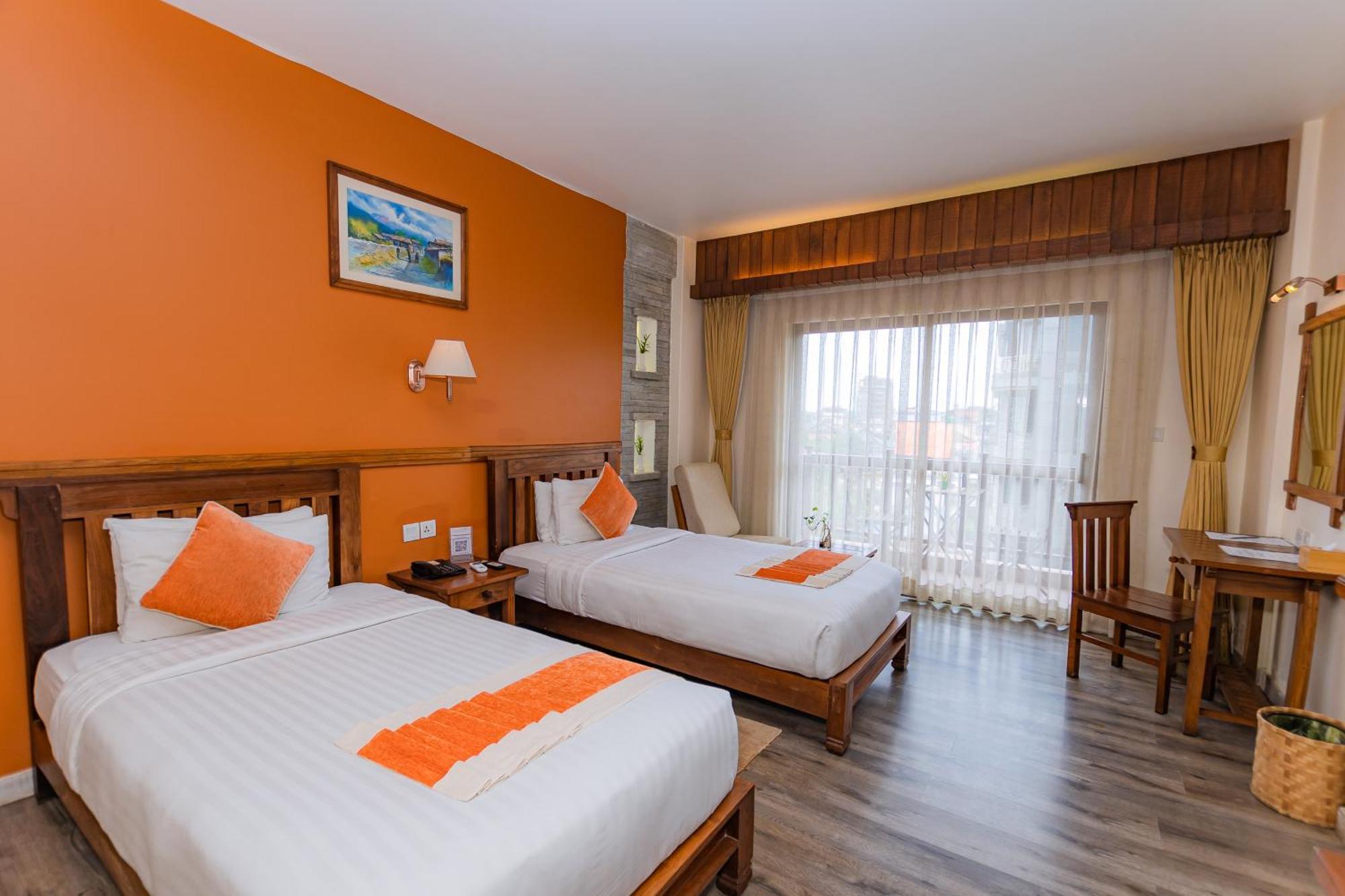 Hotel Pokhara Batika Exterior foto