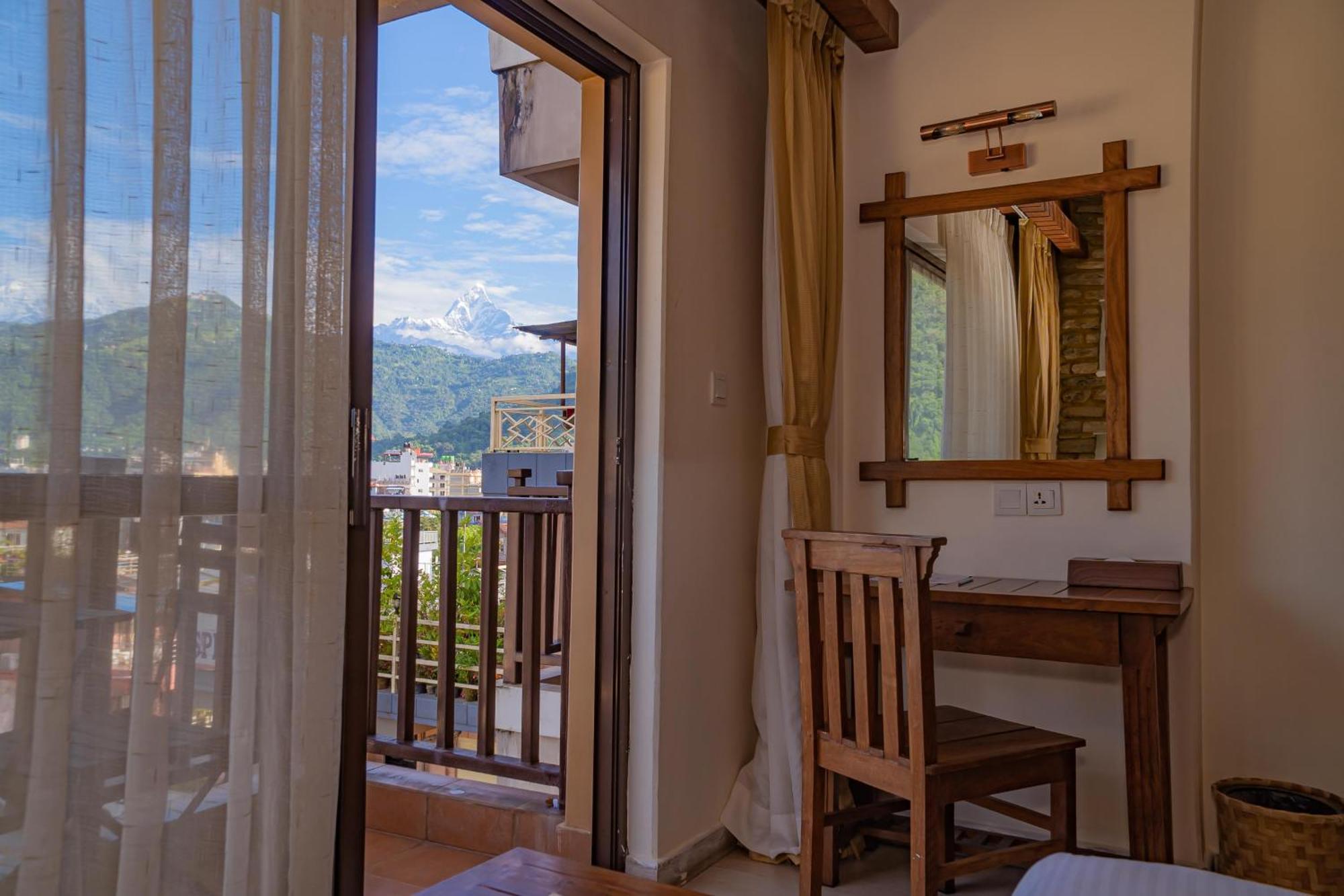 Hotel Pokhara Batika Exterior foto